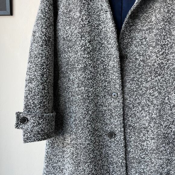 J. Crew Relaxed Italian Topcoat Gray Winter Jacket in Herringbone Size 0 - Picture 4 of 10
